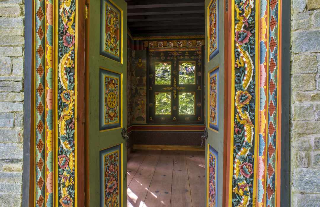 Nepal Himalaya Park von Heribert Wirth, Wiesent, Bayern, Germany Nepal Himalaya Park, bestehend aus buddhistischer Stupa und hinduistischem Pavillon. Kleiner, farbenfroher, traditioneller Tempel.