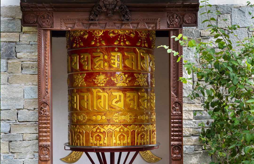 Nepal Himalaya Park von Heribert Wirth, Wiesent, Bayern, Germany Nepal Himalaya Park, bestehend aus buddhistischer Stupa und hinduistischem Pavillon. Große goldfarbene Gebetsmühle.